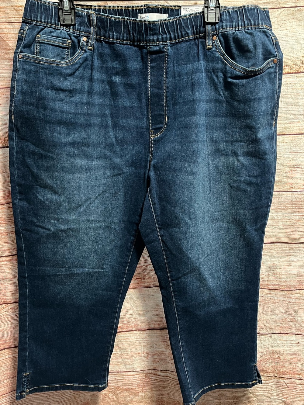 Croft & Barrow pull on Capri jeans-NEW-Ladies Large